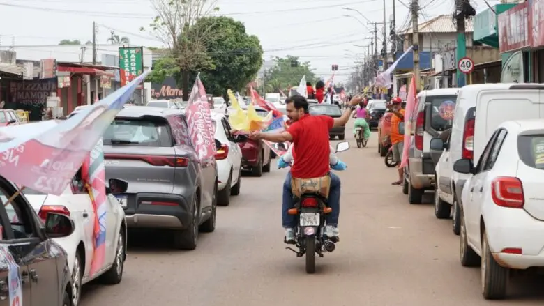 Fotos-“A hora da virada chegou”: carreata do time de Lula reúne centenas de veículos e empolga apoiadores