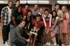 Glee: Duas estrelas do elenco original estariam em negociações para o reboot; saiba quem Glee