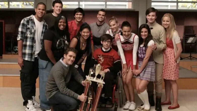 Glee: Duas estrelas do elenco original estariam em negociações para o reboot; saiba quem Glee