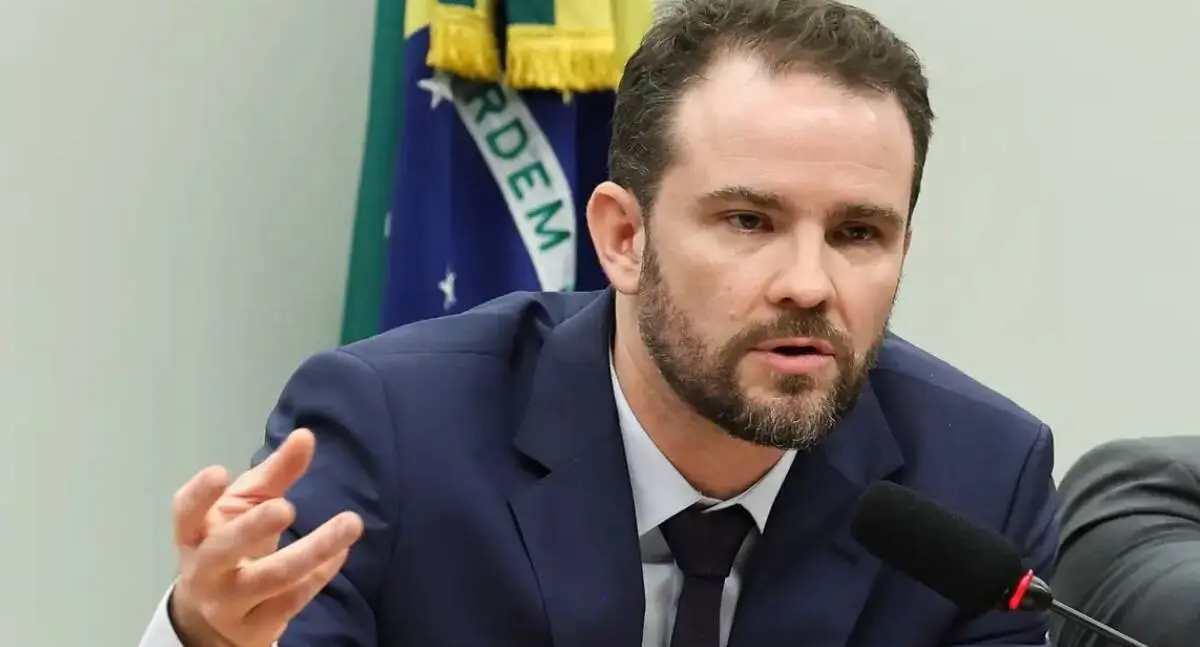 Governo enviará MP do Imposto Seletivo ao Congresso após o segundo turno das eleições, afirma Dario Durigan