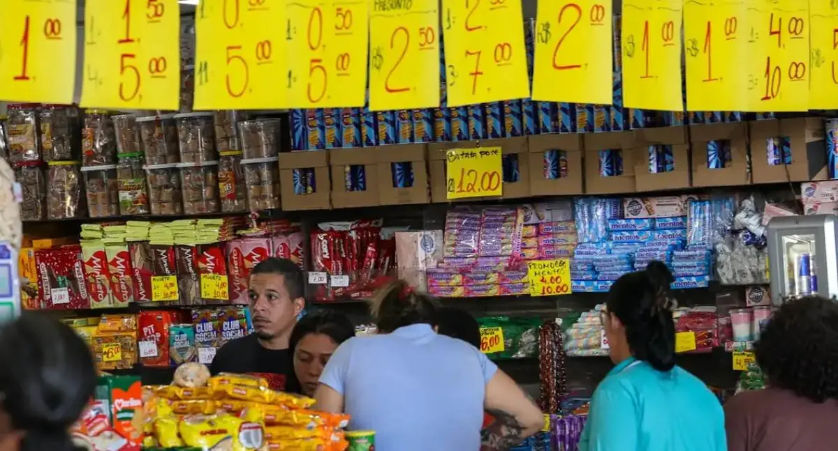 Governo estuda criar linhas de crédito e programas de capacitação para empresas com o fim da escala 6×1