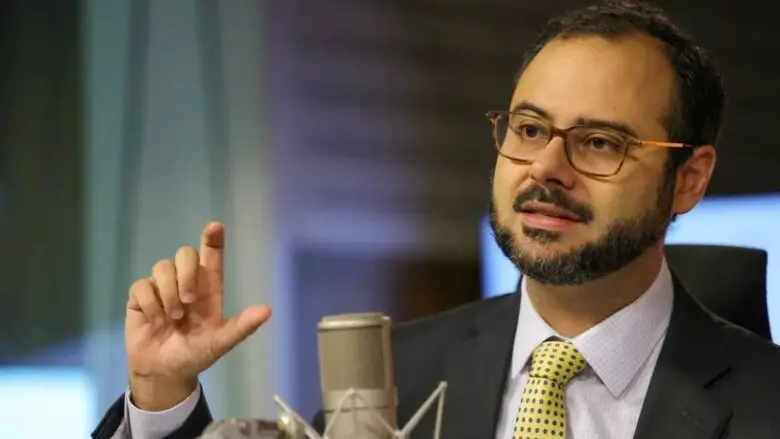 Governo federal faz alerta sobre golpes do Pix MEI e confirma início do benefício apenas para 2027