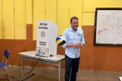 Hildon questiona pesquisa ao votar em Porto Velho: "Não faz sentido"