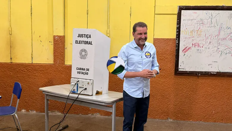 Hildon questiona pesquisa ao votar em Porto Velho: "Não faz sentido"