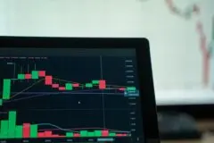 IA não traz retorno financeiro para a maioria das empresas, diz economista