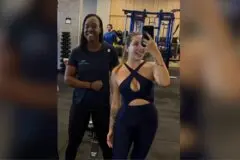Influenciadora descobre gravidez de 5 meses durante treino na academia