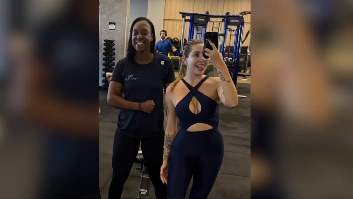 Influenciadora descobre gravidez de 5 meses durante treino na academia
