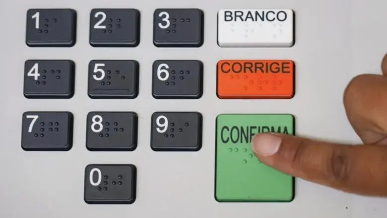 Justiça manda Meta tirar do ar posts que incentivam demissão por voto