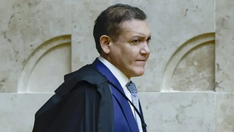 Kassio dá 10 dias para PGR se manifestar sobre condenação de Bolsonaro