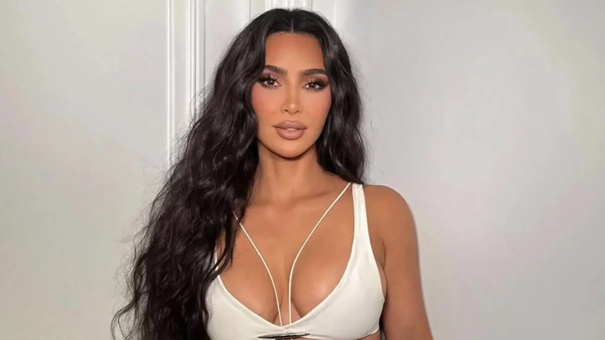 Kim Kardashian surpreende ao revelar quantas babás se revezam nos cuidados de seus quatro filhos Kim Kardashian surpreende ao revelar quantas babás se revezam nos cuidados de seus quatro filhos