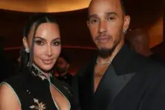 Lewis Hamilton revela presente especial aos filhos de Kim Kardashian e comenta rotina com os enteados; assista Kim Kardashian revela que Lewis Hamilton atende às 55 exigências de sua lista para namorado ideal: “Não é loucura?” (Foto: Getty)