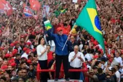 Lula é reeleito presidente do Brasil em virada histórica
