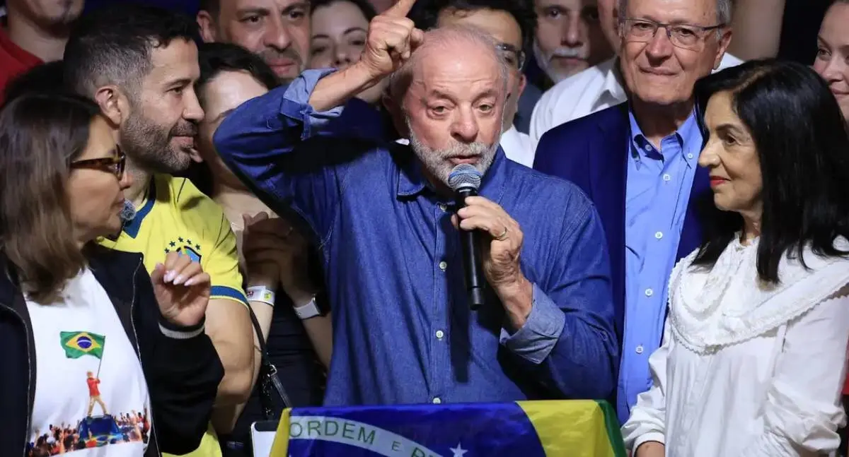 Lula promete governar com foco em economia digital, reforma da segurança e expansão do SUS