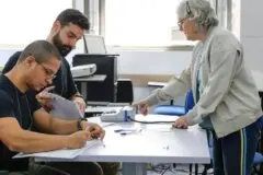 Mais de 158 milhões de eleitores vão às urnas no segundo turno das Eleições 2026