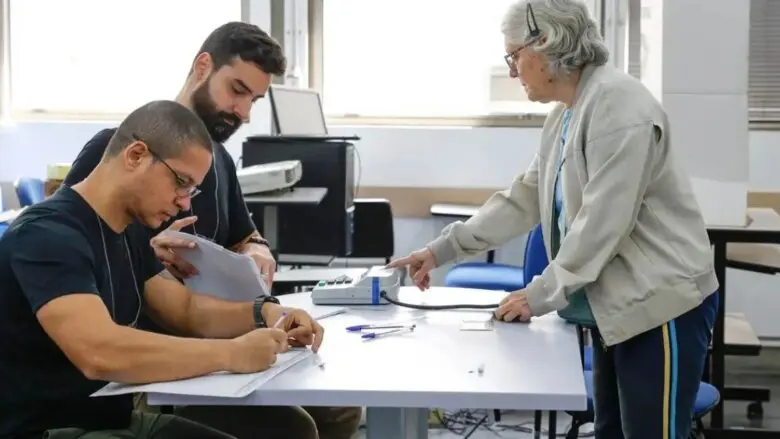 Mais de 158 milhões de eleitores vão às urnas no segundo turno das Eleições 2026