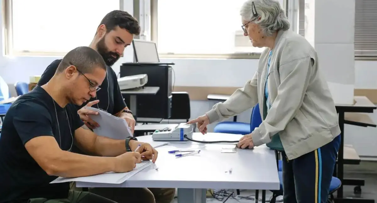 Mais de 158 milhões de eleitores vão às urnas no segundo turno das Eleições 2026