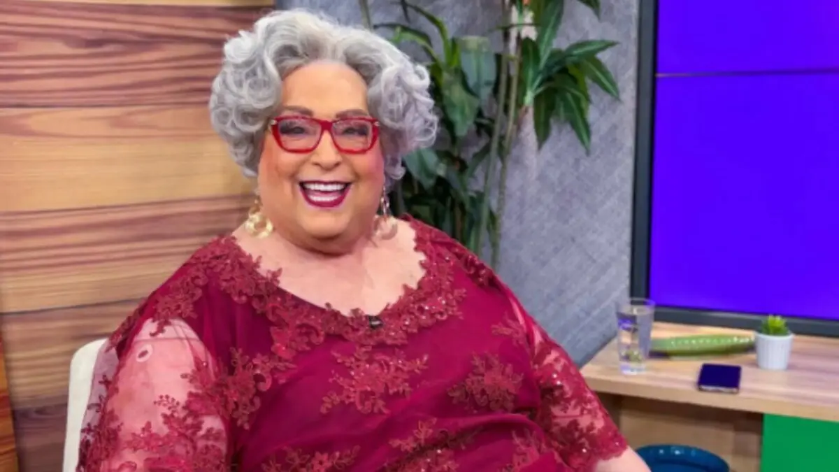 Mamma Bruschetta é socorrida após se engasgar nos bastidores da RedeTV!; equipe se manifesta Mamma Bruschetta se engasga nos bastidores da RedeTV!; saiba detalhes (Foto: Reprodução/ Instagram)