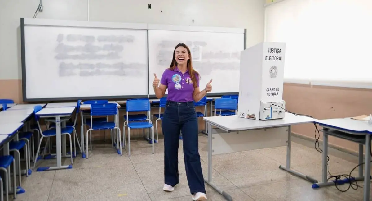Mariana Carvalho vota com a família em Porto Velho
