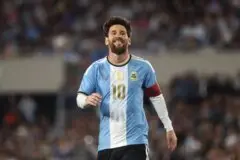 Messi se despede da seleção argentina com gol, assistências e muita emoção