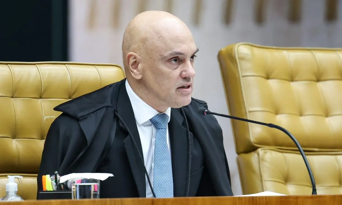 Ministro Alexandre de Moraes determina emissão de mandado de prisão contra Eduardo Bolsonaro