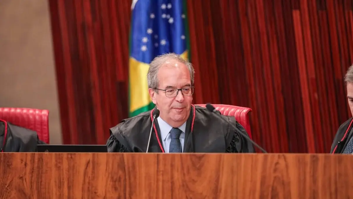 Ministro do TSE aciona Nunes Marques sobre frota de ônibus na Bahia