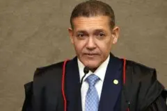 Ministro Kassio Nunes Marques dá prazo de 10 dias para PGR se manifestar sobre revisão criminal de Jair Bolsonaro