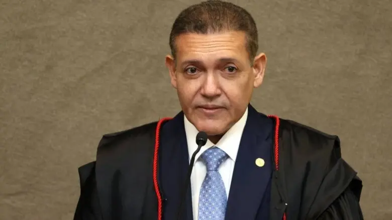 Ministro Kassio Nunes Marques dá prazo de 10 dias para PGR se manifestar sobre revisão criminal de Jair Bolsonaro
