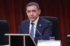Ministro Nunes Marques suspende postagens ilegais contra campanha de Lula