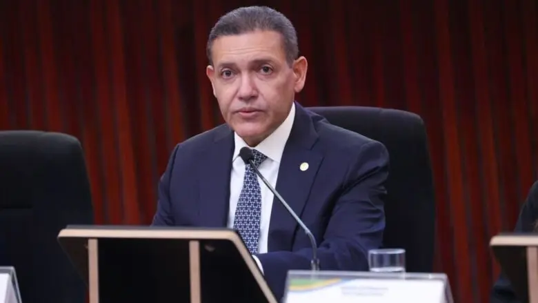 Ministro Nunes Marques suspende postagens ilegais contra campanha de Lula