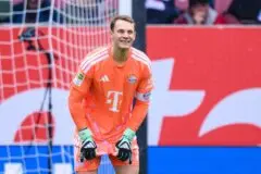 Neuer tem falha bizarra e Bayern de Munique empata com Augsburg