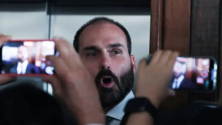 Nome de Eduardo Bolsonaro é incluído no Banco Nacional de Medidas Penais e Prisões com status pendente de cumprimento