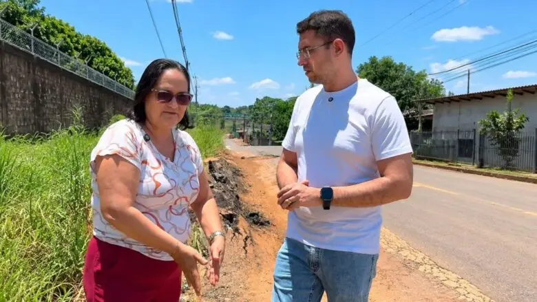 Pedro Geovar cobra melhorias em frente à Escola Padre Zenildo