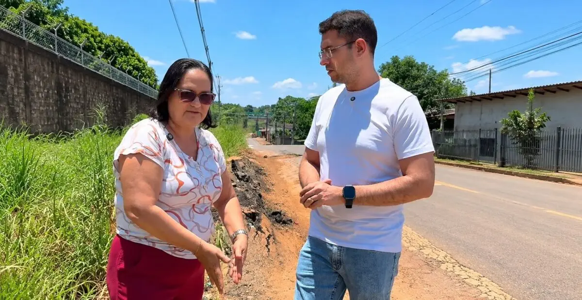 Pedro Geovar cobra melhorias em frente à Escola Padre Zenildo