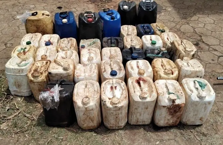 PF apreende 1.000 litros de combustível em porto clandestino na fronteira de Rondônia