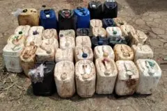 PF prende um e apreende 1.000 litros de combustível em porto clandestino
