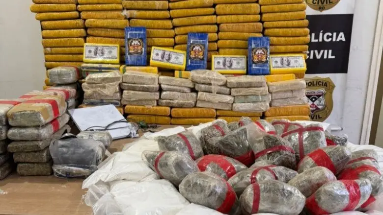 Polícia Civil apreende mais de 240 kg de drogas após tiroteio e fuga de criminosos