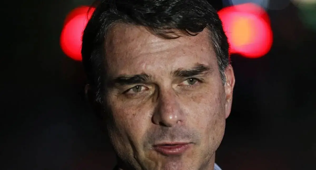 Polícia Federal cancela passaportes de Flávio Bolsonaro por descumprimento de decisão judicial