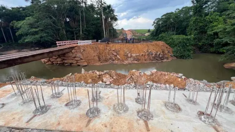 Ponte sobre o Rio Cujubim avança na RO-205