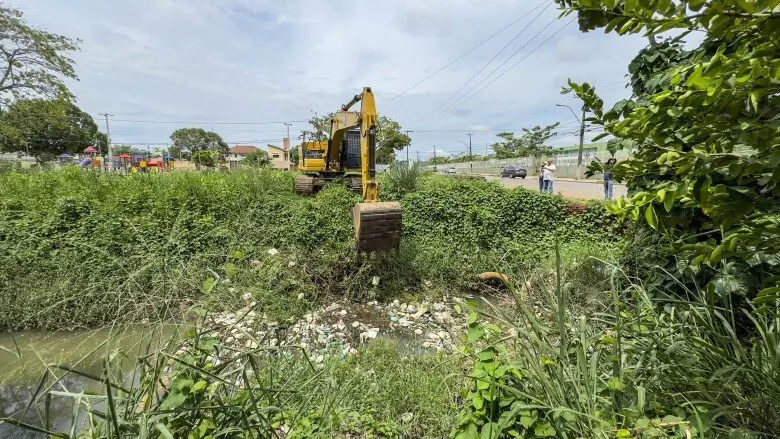 Prefeitura da capital alerta para descarte irregular de lixo com a chegada do período chuvoso