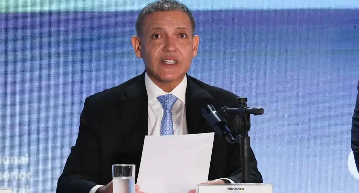 Presidente do TSE afirma que Eleições 2026 transcorreram na ‘mais absoluta normalidade’ após declarações de Flávio Bolsonaro