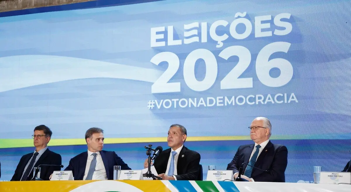 Presidente do TSE anuncia reeleição de Lula e faz balanço do 2º turno