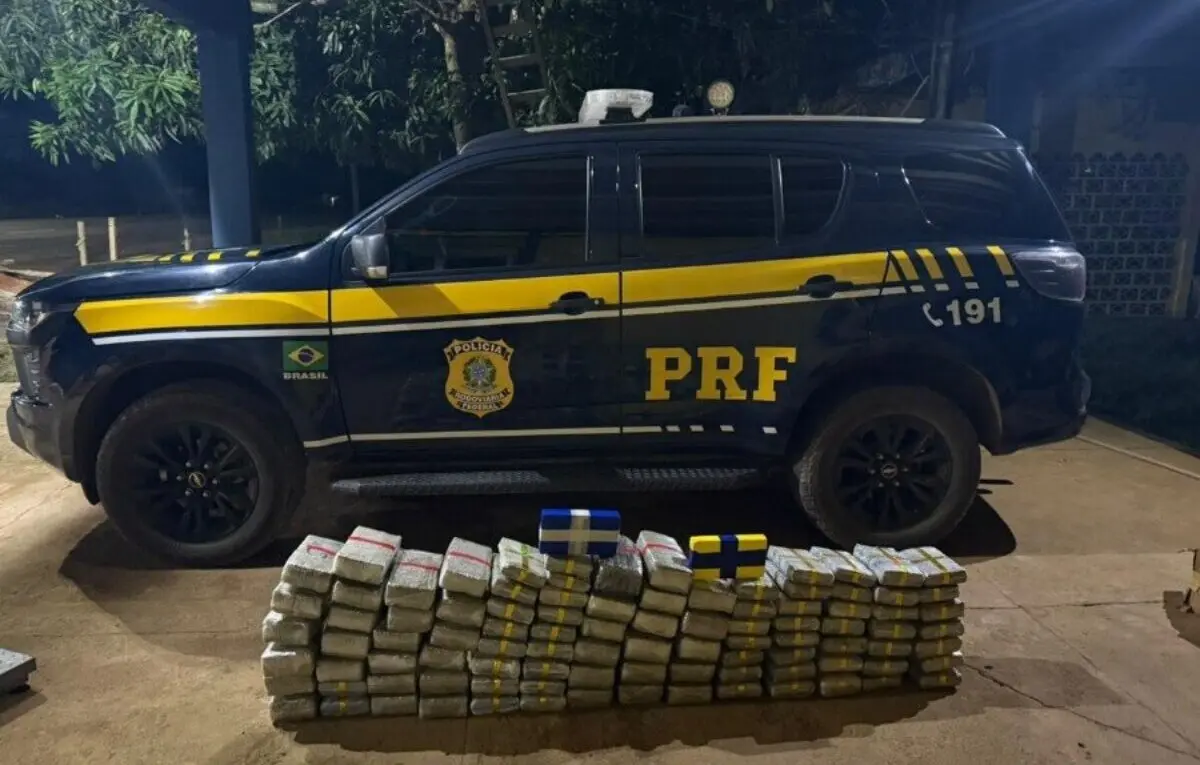 PRF apreende mais de 100 kg de drogas em caminhonete na BR-364 em Porto Velho
