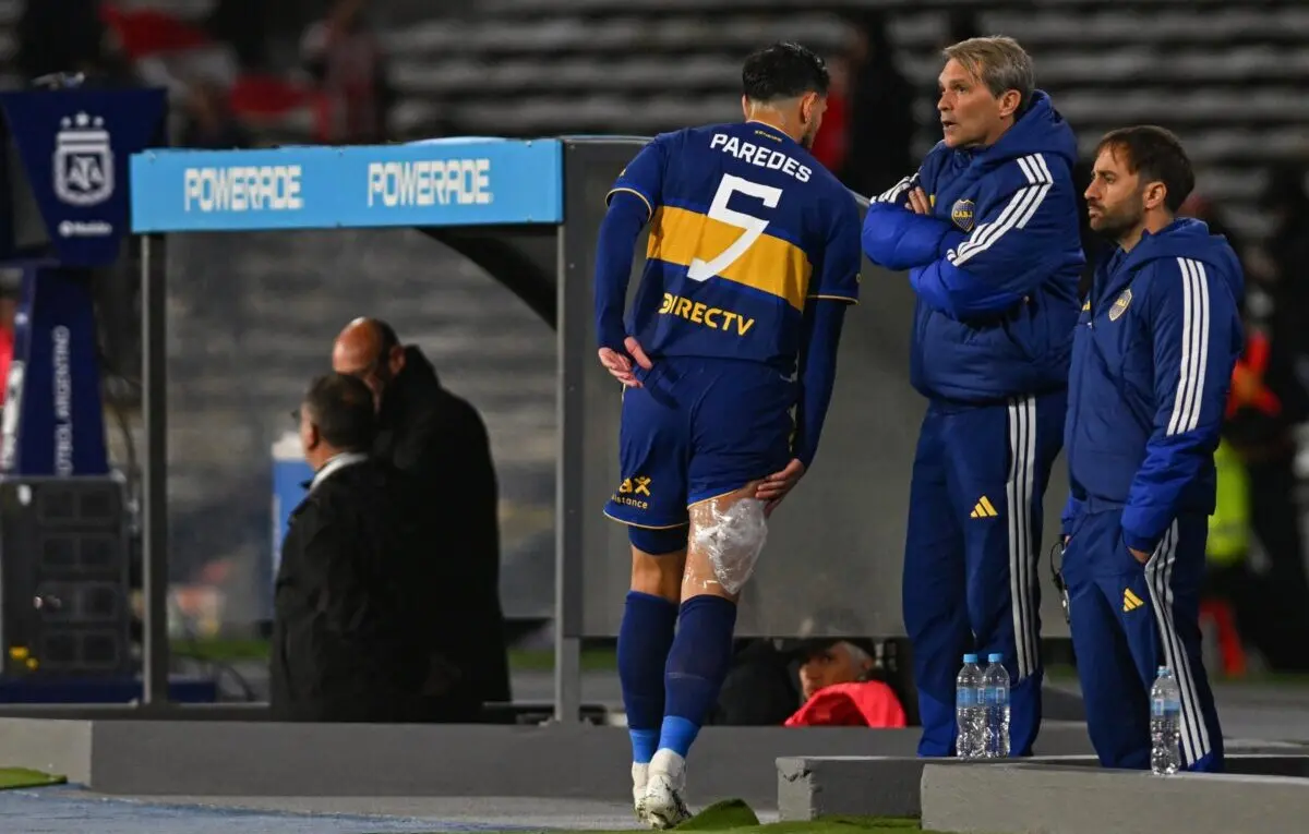 Principal jogador do Boca, Paredes sente lesão antes de jogo contra o Vasco