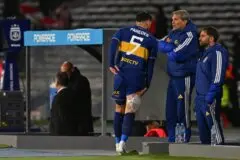 Principal jogador do Boca, Paredes sente lesão antes de jogo contra o Vasco