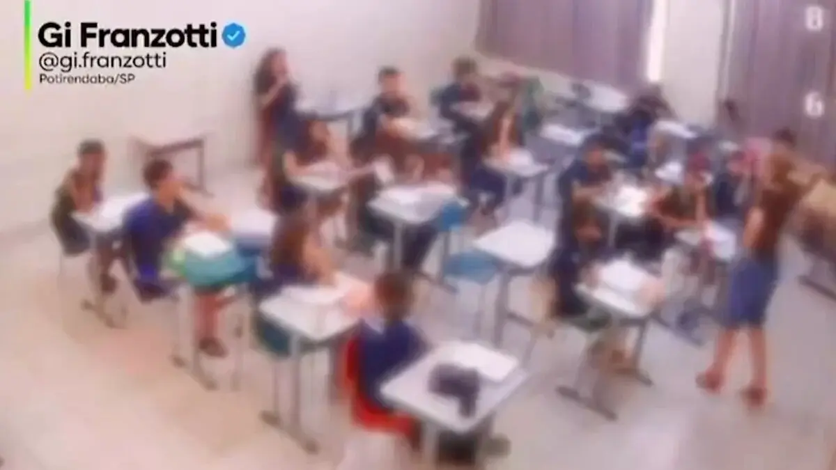 Professora é afastada após dizer que negros vão morrer se Flávio vencer