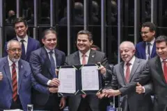 Promulgada emenda do fim da 6x1; escala 5x2 começa em 60 dias