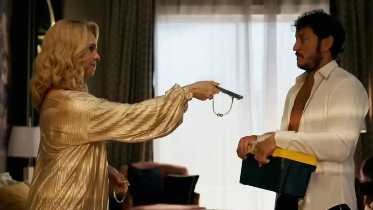 Quem Ama Cuida: Pilar faz confissão chocante sobre seu passado em cena quente com Tom Quem Ama Cuida: Pilar faz confissão chocante sobre seu passado em cena quente com Tom (Reprodução/Globo)