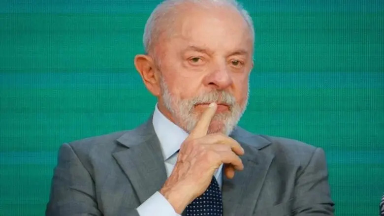 Reeleito, Lula despacha no Alvorada e prepara reforma ministerial