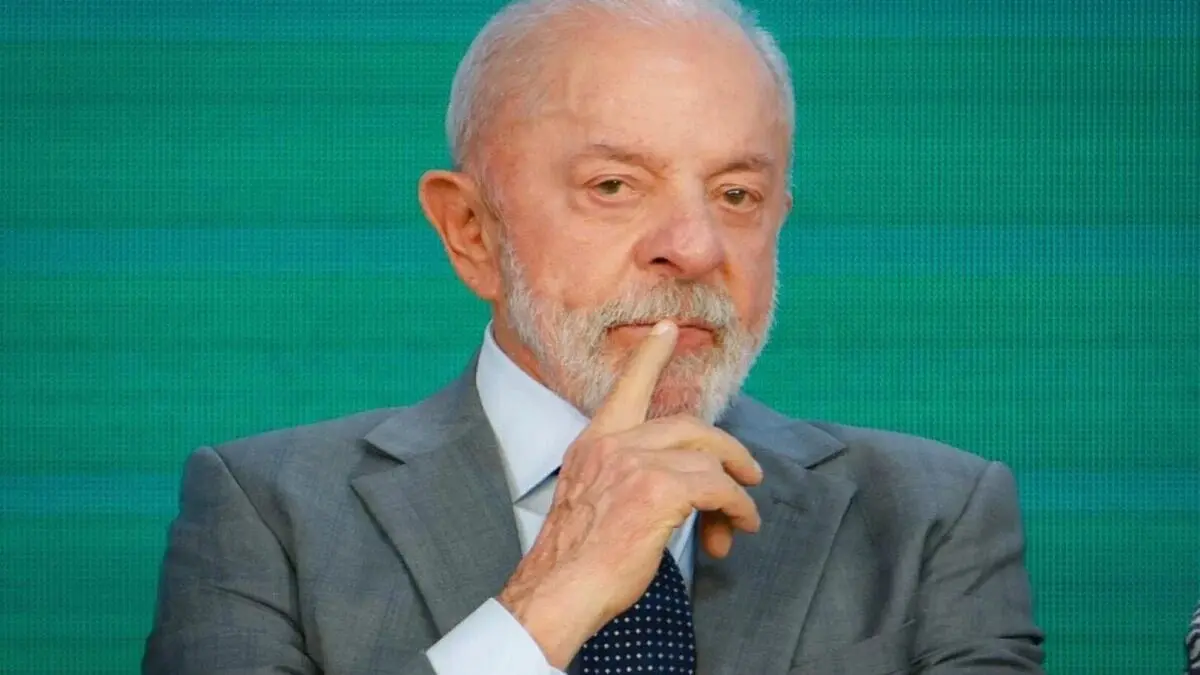 Reeleito, Lula despacha no Alvorada e prepara reforma ministerial