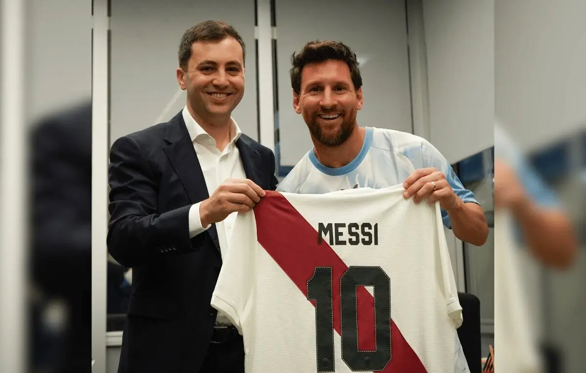 River Plate homenageia Lionel Messi antes de despedida no Monumental